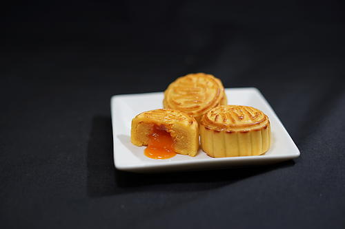Golden Lava Mooncake